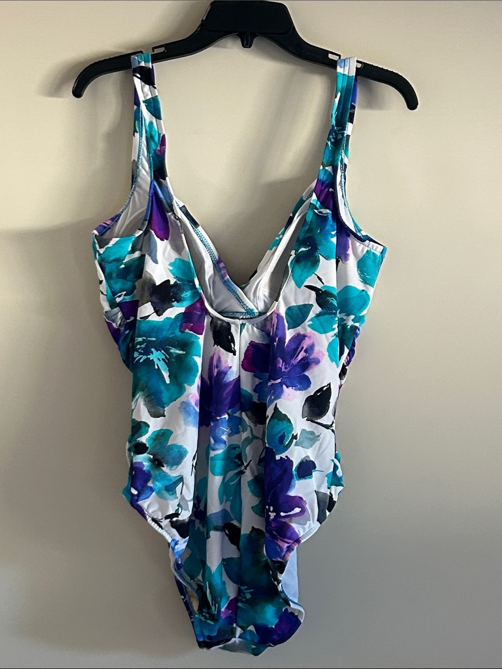 NWOT. Miracle suit Women’s one piece swimsuit in vibrant floral design. - Picture 7 of 11